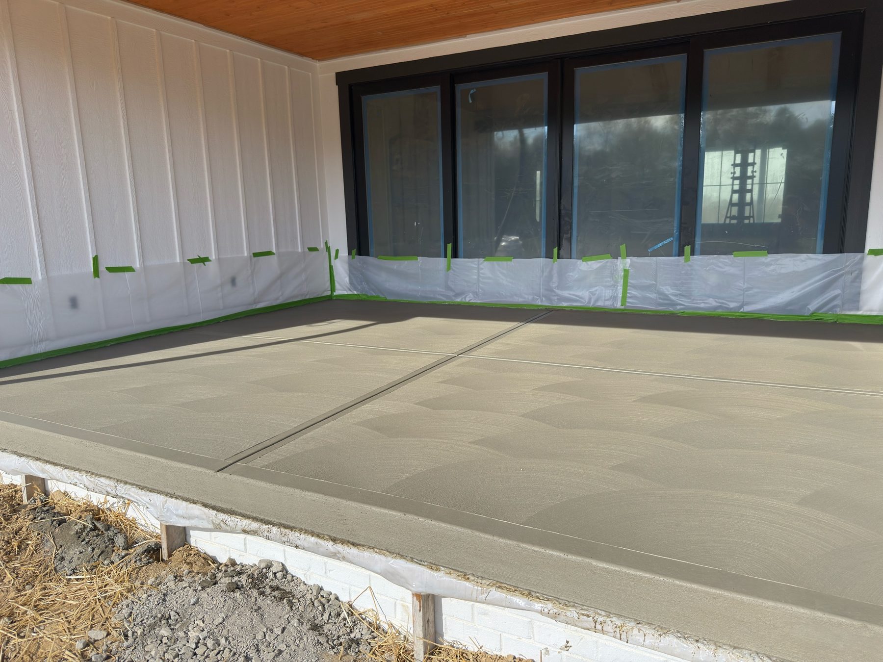 Finished concrete patio with fan-pattern broom finish